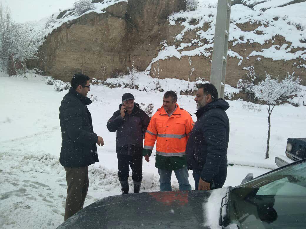 برف روبی پاکسازی و بازگشایی جاده آتشگاه، دروان در بخش مرکزی کرج
