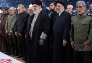 رهبر انقلاب بر پیکر مطهر شهدای مقاومت نماز اقامه کردند