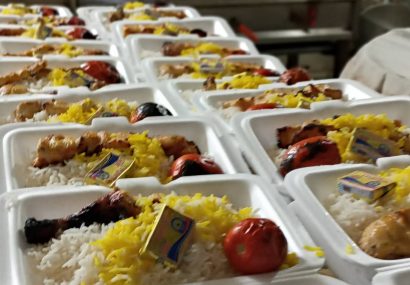 طبخ و توزیع ۵ هزار پُرس غذای گرم میان نیازمندان در بخش آسارا