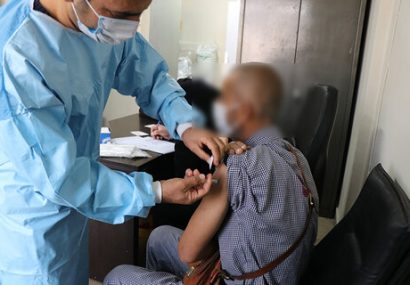 تمام مددجویان گرمخانه‌های کرج دو دُز واکسن کرونا را دریافت کرده‌اند