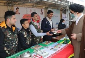 بازدید آیت الله حسینی همدانی از ایستگاه نوروزی میدان حافظ / خدمت به مردم مجاهدت است