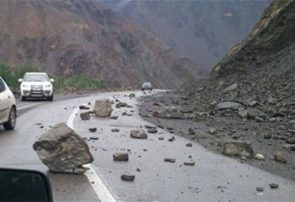 گردشگران در حاشیه جاده کرج – چالوس توقف نکنند