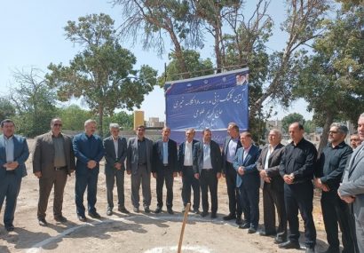 کلنگ‌ مدرسه ۱۸ کلاسه خیرساز در محمدشهر به زمین زده شد