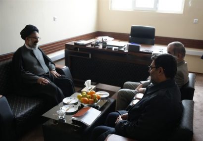 امام جمعه فردیس خواستار برخورد ریشه‌ای با فساد شد